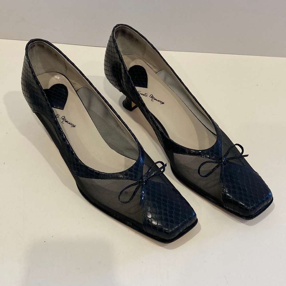 Vintage Sesto Meucci Black Leather/ Mesh Kitten Heel 2”. EUC  9 1/2N